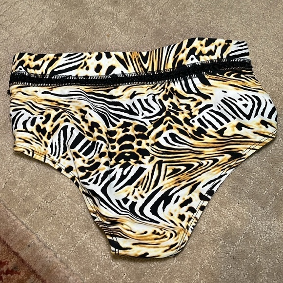 Animal print two-piece bikini size small - Picture 9 of 11